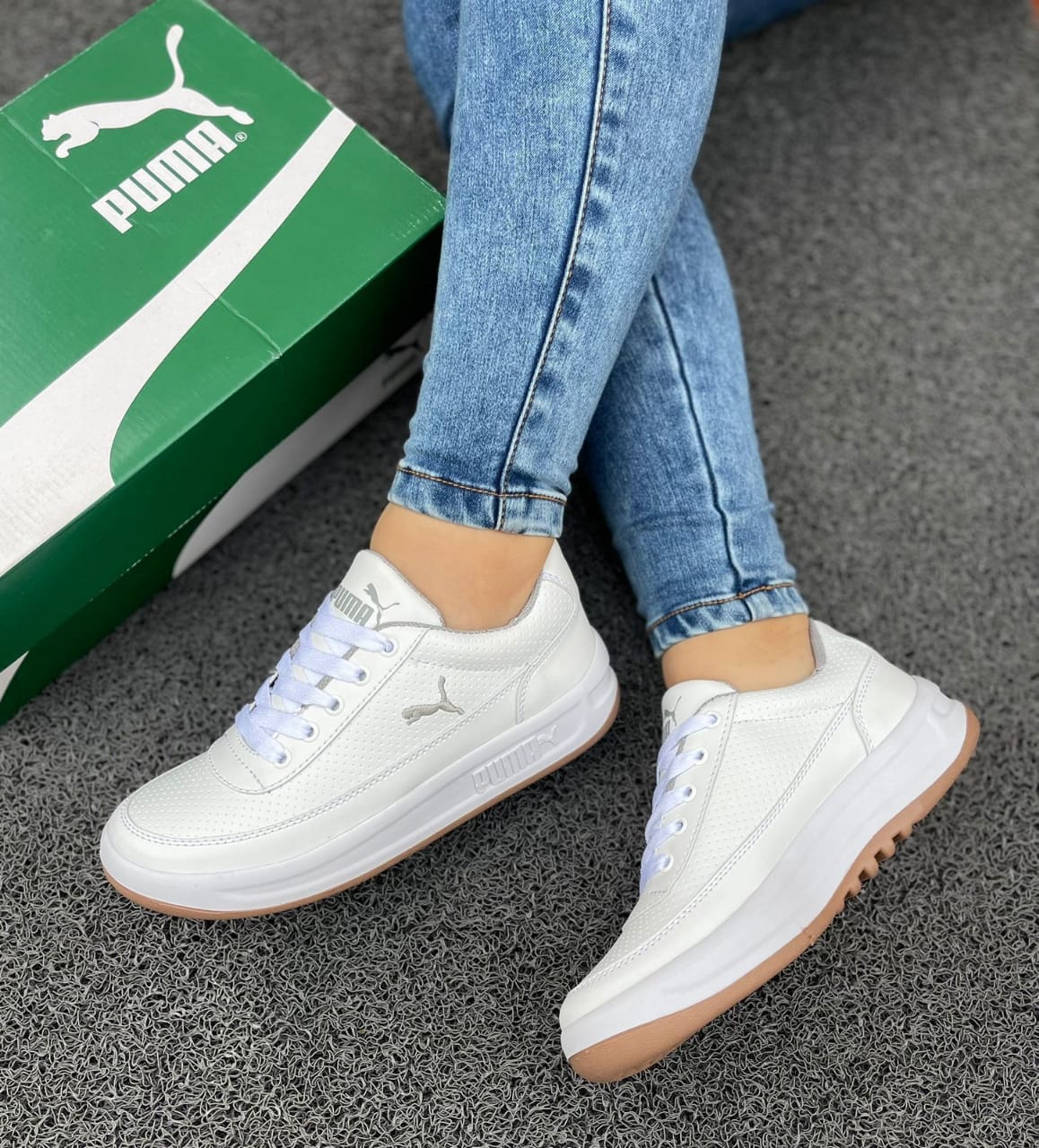 Calzado Puma California Dama: Estilo y Comodidad para Mujer